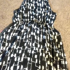 Gorgeous Merona dress. It is a size M Black and White blurry checker patten.